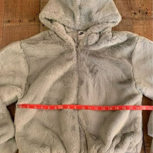 Nike womens size XS oversized faux fur full zip jacket -NWT - Picture 4 of 12